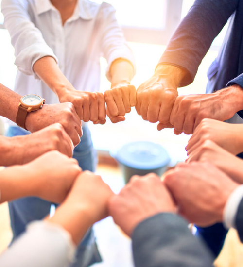 manos nosotros cuadrado juntos